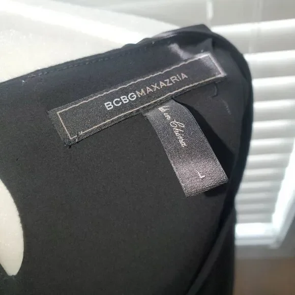 BCBG Maxazria. Black, Side-Slit, Sleeveless, Scoopneck Blouse -Size Large - Picture 5 of 7